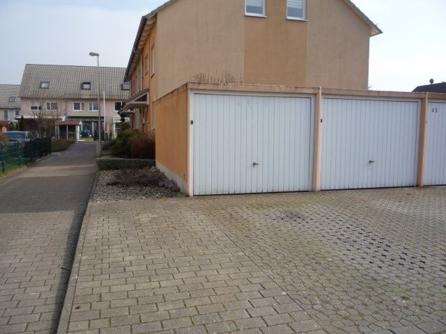 Garage u. Stellplatz